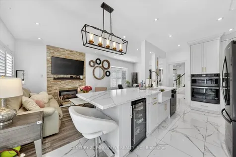 255 Denise Circle Newmarket ON L3X 2K1