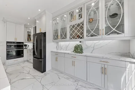 255 Denise Circle Newmarket ON L3X 2K1