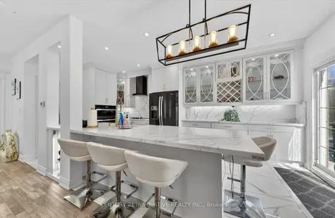 255 Denise Circle Newmarket ON L3X 2K1