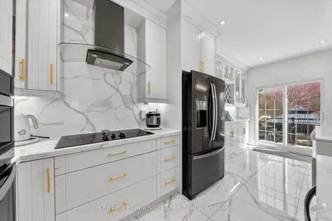 255 Denise Circle Newmarket ON L3X 2K1