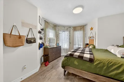 255 Denise Circle Newmarket ON L3X 2K1