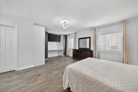 255 Denise Circle Newmarket ON L3X 2K1