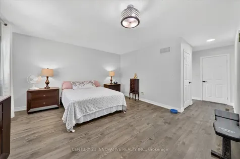 255 Denise Circle Newmarket ON L3X 2K1