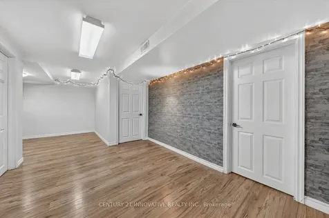 255 Denise Circle Newmarket ON L3X 2K1