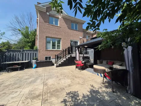 255 Denise Circle Newmarket ON L3X 2K1