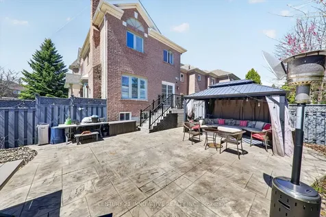 255 Denise Circle Newmarket ON L3X 2K1