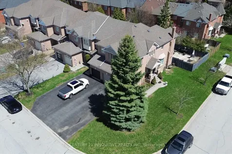 255 Denise Circle Newmarket ON L3X 2K1
