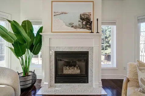 282 Manhattan Drive Markham ON L3P 6V4