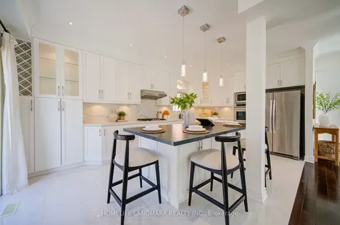 282 Manhattan Drive Markham ON L3P 6V4