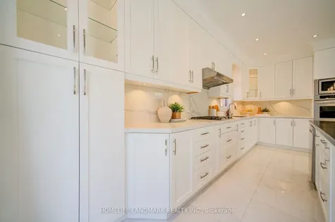 282 Manhattan Drive Markham ON L3P 6V4
