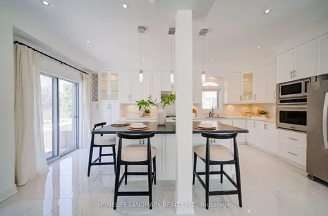 282 Manhattan Drive Markham ON L3P 6V4