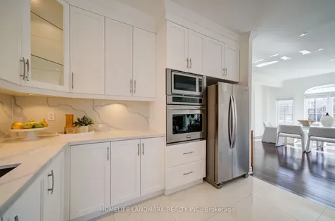 282 Manhattan Drive Markham ON L3P 6V4