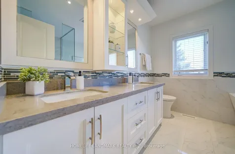 282 Manhattan Drive Markham ON L3P 6V4