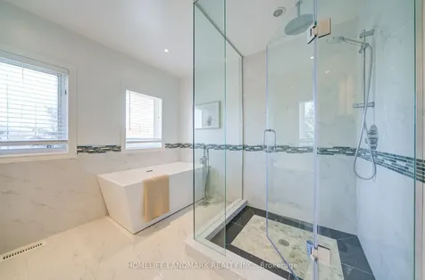 282 Manhattan Drive Markham ON L3P 6V4