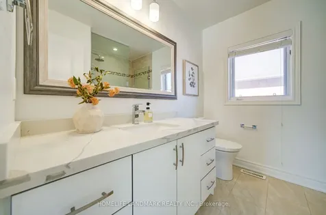 282 Manhattan Drive Markham ON L3P 6V4