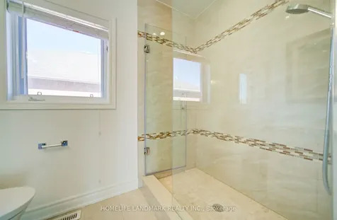282 Manhattan Drive Markham ON L3P 6V4