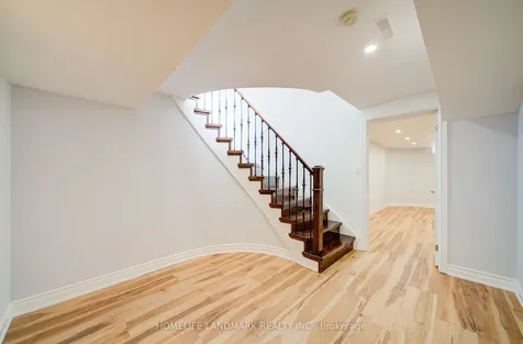 282 Manhattan Drive Markham ON L3P 6V4