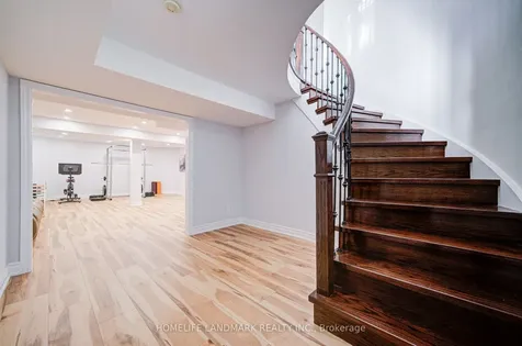 282 Manhattan Drive Markham ON L3P 6V4