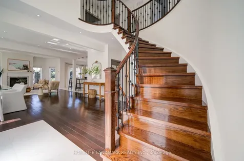 282 Manhattan Drive Markham ON L3P 6V4