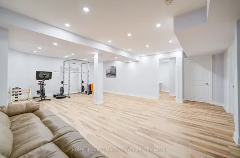 282 Manhattan Drive Markham ON L3P 6V4