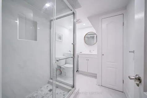 282 Manhattan Drive Markham ON L3P 6V4