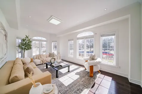 282 Manhattan Drive Markham ON L3P 6V4