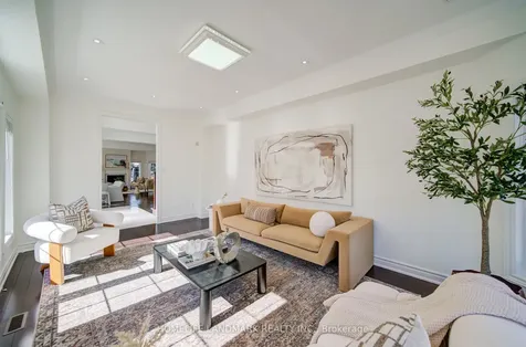 282 Manhattan Drive Markham ON L3P 6V4