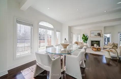 282 Manhattan Drive Markham ON L3P 6V4
