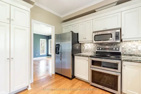 25 Averill Court Bradford West Gwillimbury ON L0G 1A0