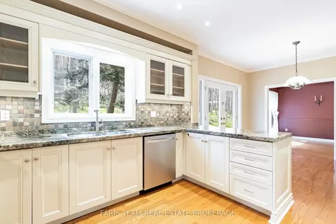 25 Averill Court Bradford West Gwillimbury ON L0G 1A0
