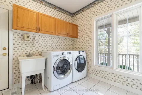25 Averill Court Bradford West Gwillimbury ON L0G 1A0