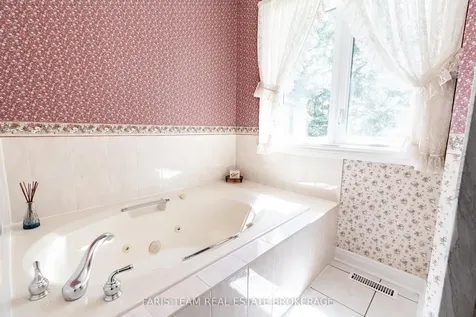 25 Averill Court Bradford West Gwillimbury ON L0G 1A0