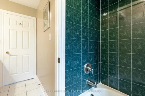 25 Averill Court Bradford West Gwillimbury ON L0G 1A0