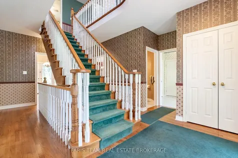 25 Averill Court Bradford West Gwillimbury ON L0G 1A0