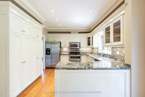 25 Averill Court Bradford West Gwillimbury ON L0G 1A0