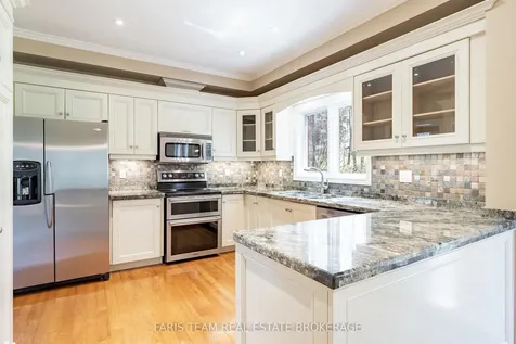 25 Averill Court Bradford West Gwillimbury ON L0G 1A0