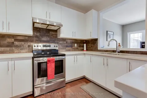 506 Foxcroft Boulevard Newmarket ON L3X 3L6