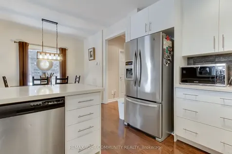 506 Foxcroft Boulevard Newmarket ON L3X 3L6