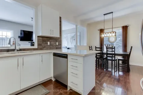 506 Foxcroft Boulevard Newmarket ON L3X 3L6