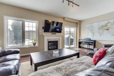 506 Foxcroft Boulevard Newmarket ON L3X 3L6