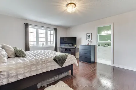 506 Foxcroft Boulevard Newmarket ON L3X 3L6