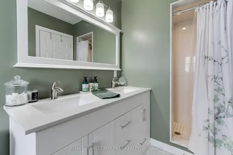 506 Foxcroft Boulevard Newmarket ON L3X 3L6