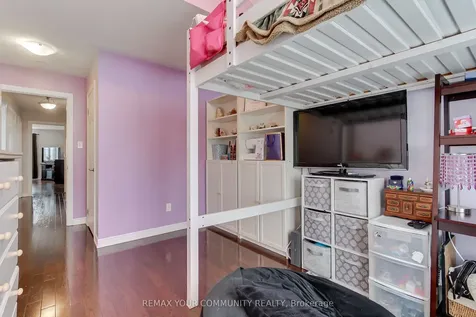 506 Foxcroft Boulevard Newmarket ON L3X 3L6
