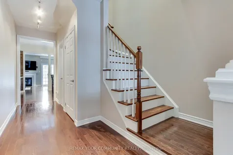 506 Foxcroft Boulevard Newmarket ON L3X 3L6