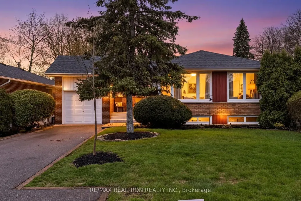 112 Trayborn Drive Richmond Hill ON L4C 4K7