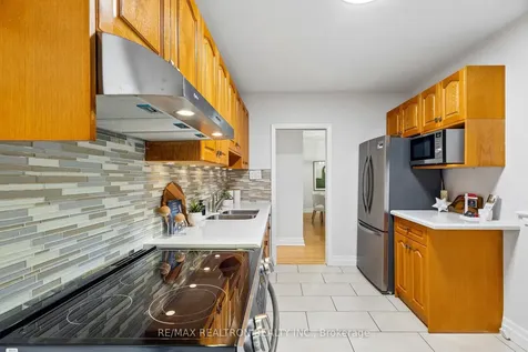 112 Trayborn Drive Richmond Hill ON L4C 4K7