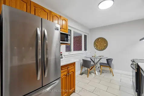 112 Trayborn Drive Richmond Hill ON L4C 4K7