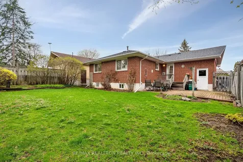 112 Trayborn Drive Richmond Hill ON L4C 4K7