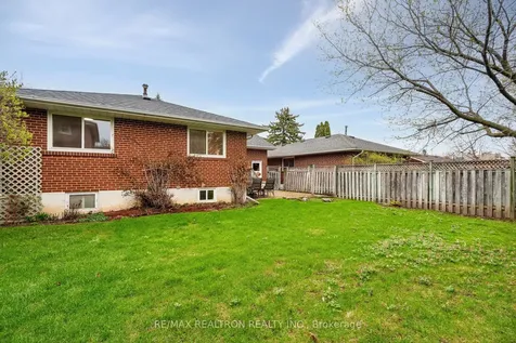 112 Trayborn Drive Richmond Hill ON L4C 4K7