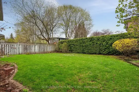 112 Trayborn Drive Richmond Hill ON L4C 4K7